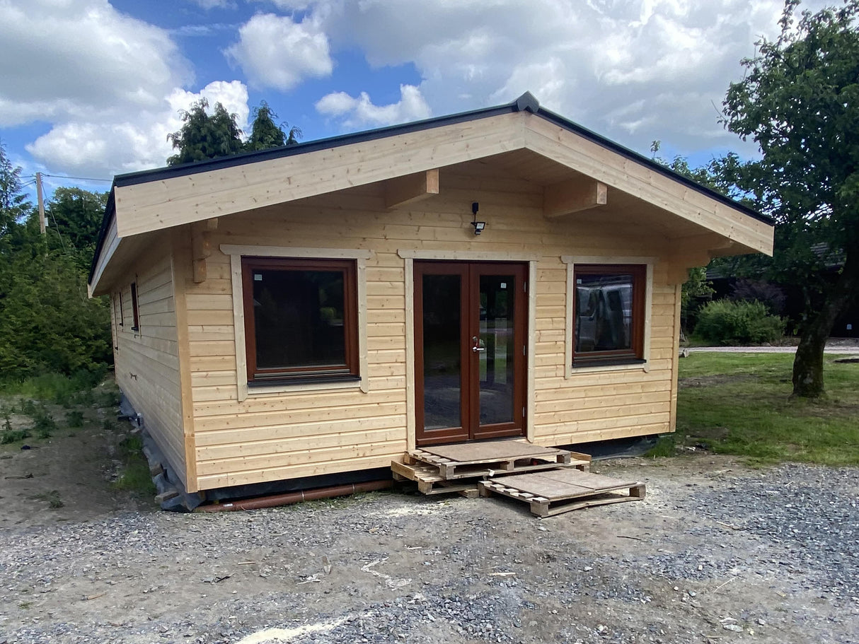 TBS162 Log Cabin Lodge Entrance